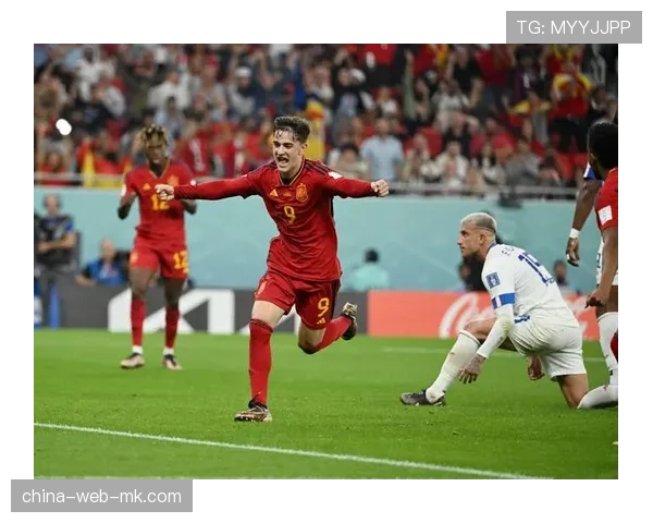 告别战前的加维：在训练场上独自加练，身影略显落寞